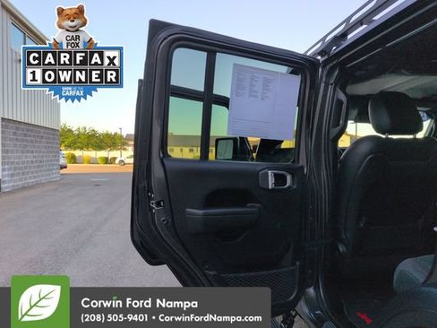 Used 2024 Jeep Wrangler Unlimited Rubicon AWD/4WD image 25