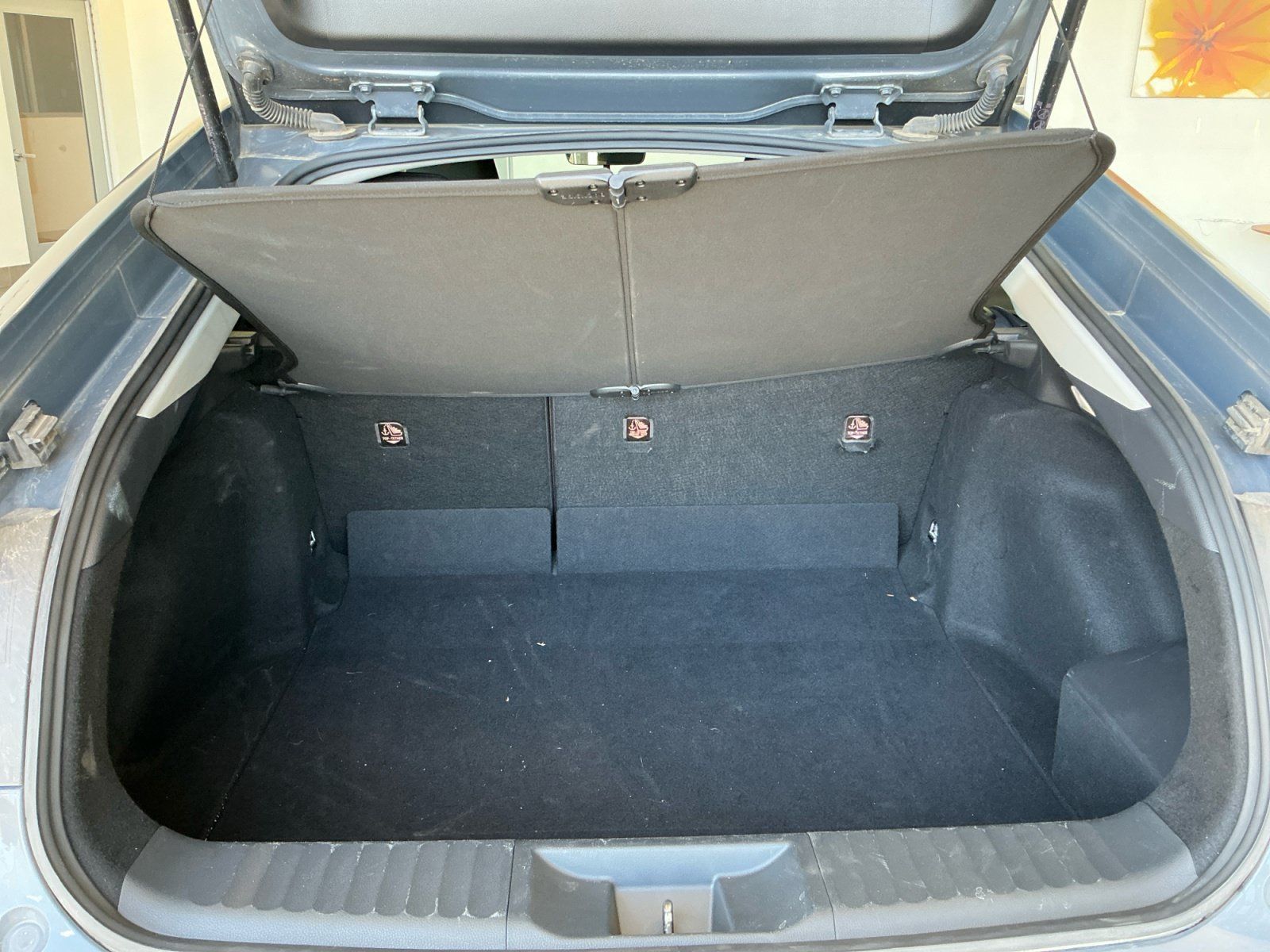 Certified 2025 Toyota Prius LE FWD image 30
