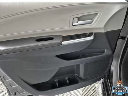 Used 2024 Toyota Sienna XLE FWD image 15