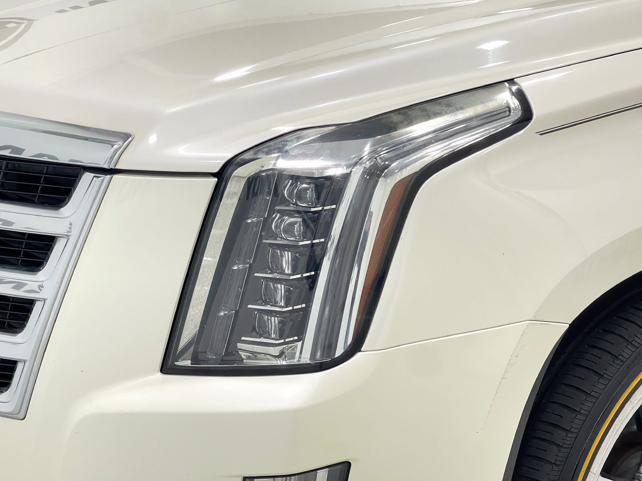Used 2015 Cadillac Escalade Premium AWD/4WD image 35