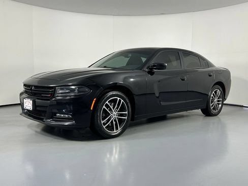 Used 2019 Dodge Charger SXT AWD/4WD image 3