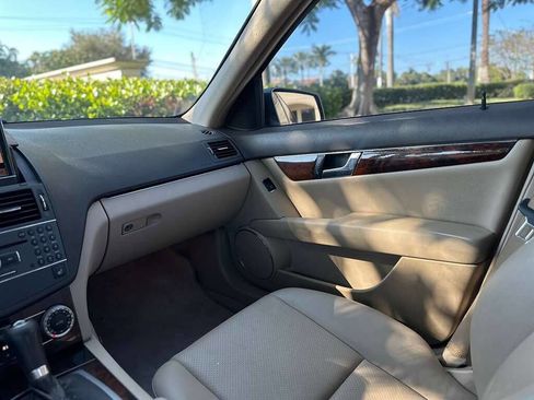 Used 2010 Mercedes-Benz C 300 C 300 Luxury 4MATIC AWD 4dr Se image 11