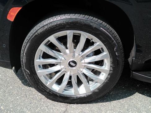 Certified 2024 Cadillac Escalade Premium Luxury AWD/4WD image 22