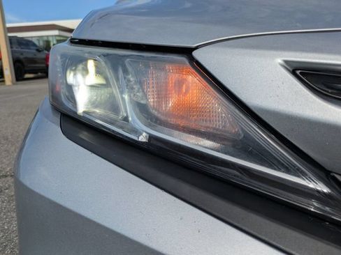 Used 2020 Toyota Camry SE FWD image 10