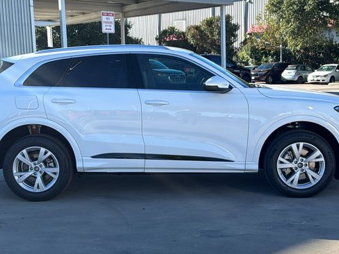 New 2025 Audi Q5 Premium image 8