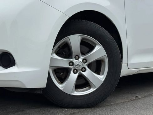 Used 2015 Toyota Sienna L FWD image 47