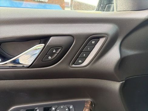Used 2022 GMC Acadia Denali w/ Black Diamond Edition AWD/4WD image 35