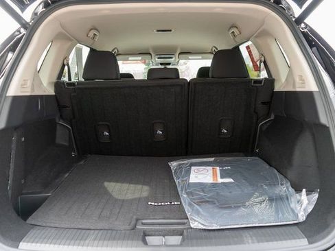 Certified 2026 Nissan Rogue SV AWD/4WD image 9
