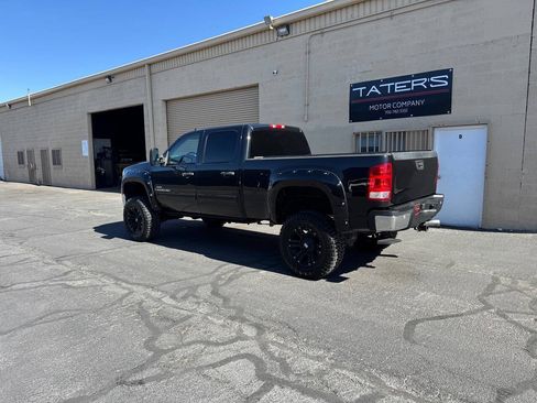 Used 2007 GMC Sierra 2500 SLE w/ Z71 Off-Road Package AWD/4WD image 6