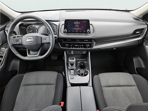Certified 2025 Nissan Rogue SV FWD image 18