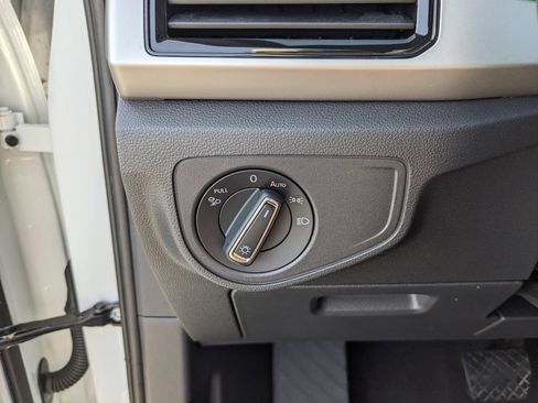 Certified 2023 Volkswagen Atlas Cross Sport SE w/ Panoramic Sunroof Package FWD image 25