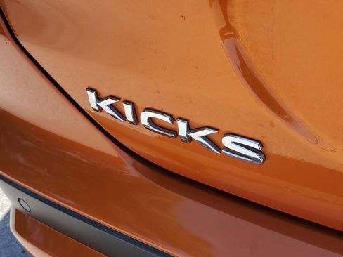 Used 2023 Nissan Kicks SR w/ SR Premium Package FWD image 7