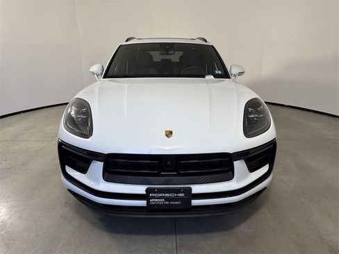 Certified 2025 Porsche Macan image 10