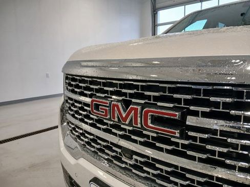 Used 2021 GMC Acadia Denali w/ Denali Ultimate Package AWD/4WD image 9