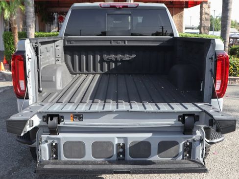 Used 2024 GMC Sierra 1500 AT4 w/ Technology Package AWD/4WD image 8