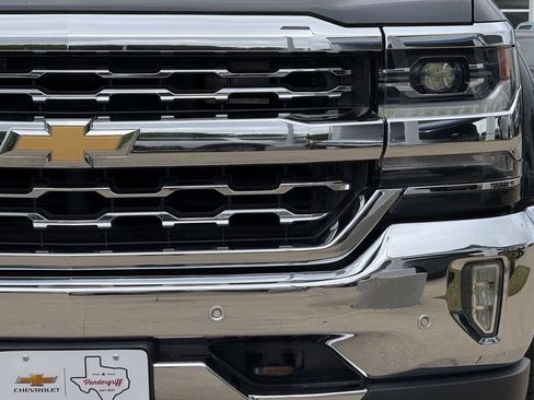 Used 2018 Chevrolet Silverado 1500 LTZ w/ Texas Edition AWD/4WD image 8