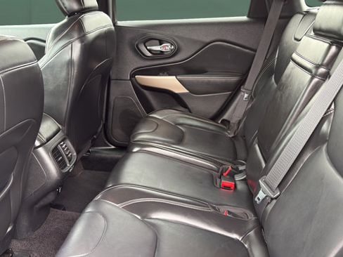 Used 2018 Jeep Cherokee Limited AWD/4WD image 18
