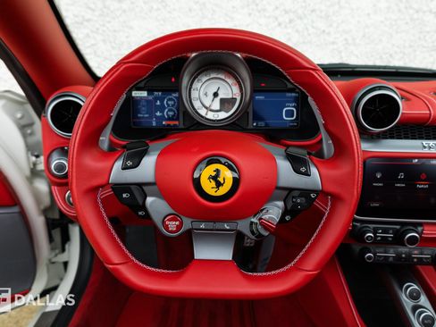 Used 2019 Ferrari Portofino RWD image 25