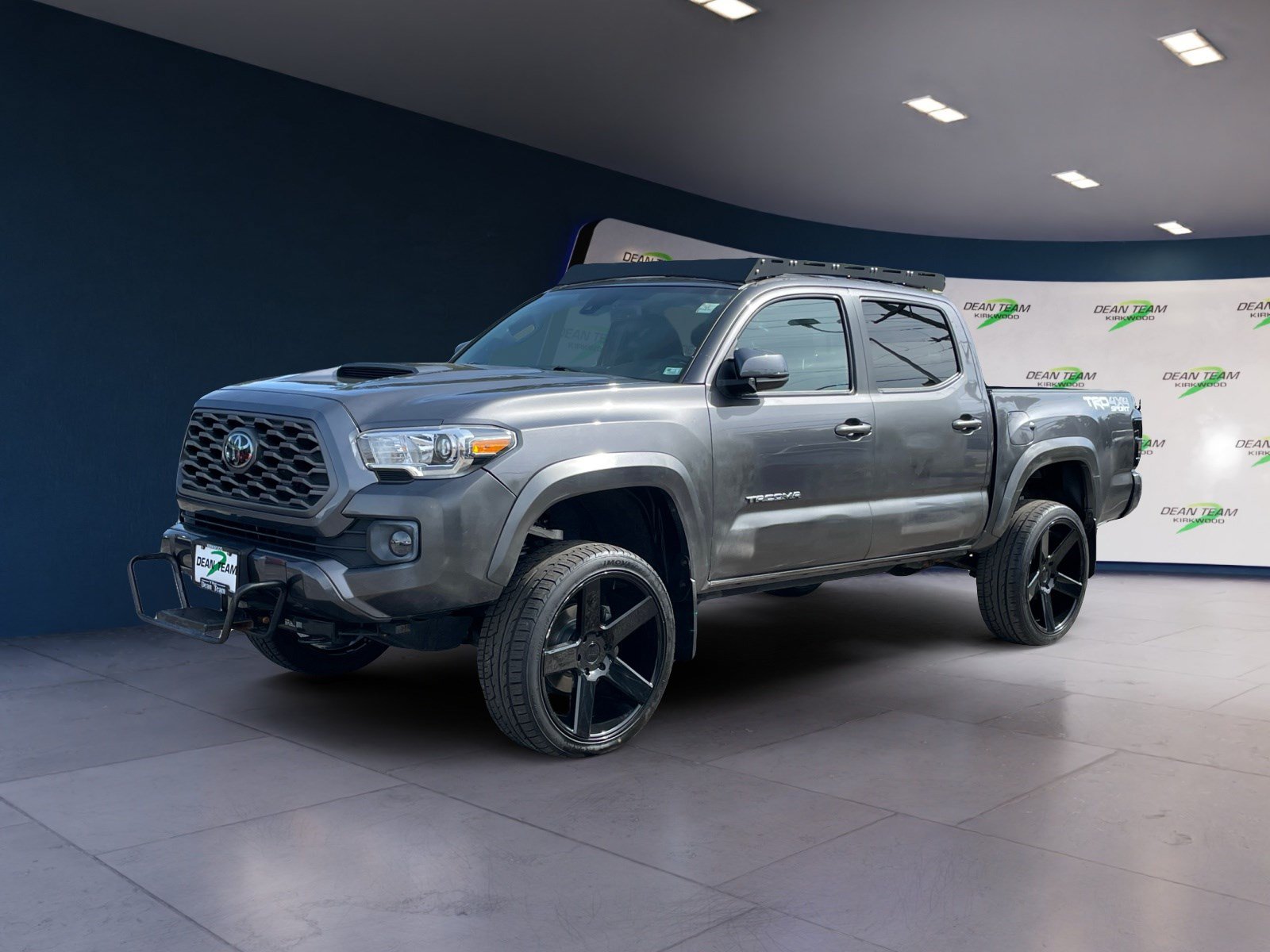 Used 2021 Toyota Tacoma TRD Sport AWD/4WD image 3
