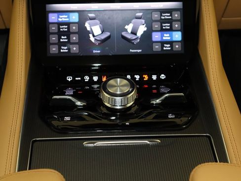 Used 2025 Jeep Grand Wagoneer L Series III w/ Rear Seat Video Group 1 AWD/4WD image 30
