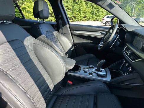 Used 2025 Alfa Romeo Stelvio Sprint w/ Veloce Package AWD/4WD image 17