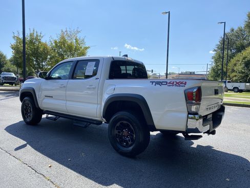 Used 2022 Toyota Tacoma TRD Off-Road AWD/4WD image 7