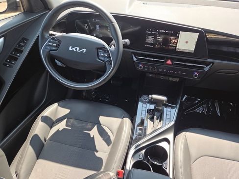 Used 2023 Kia Niro EX FWD image 30