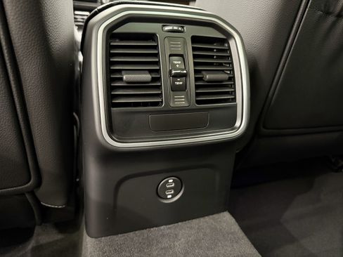 New 2026 Porsche Macan AWD/4WD image 21