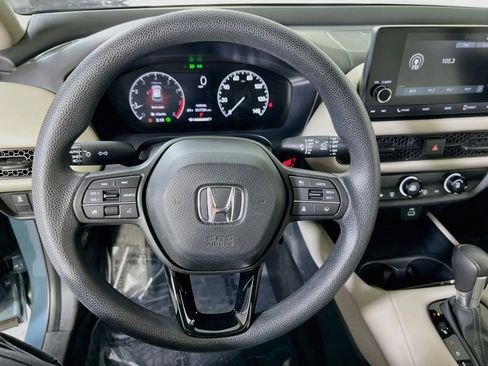 Used 2023 Honda HR-V LX image 11