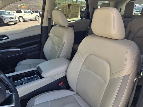 Used 2022 Nissan Pathfinder SL w/ SL Premium Package image 13