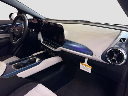 New 2026 Chevrolet Equinox EV LT image 29