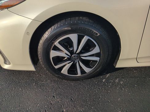 Used 2018 Toyota Prius Prime Advanced FWD image 27