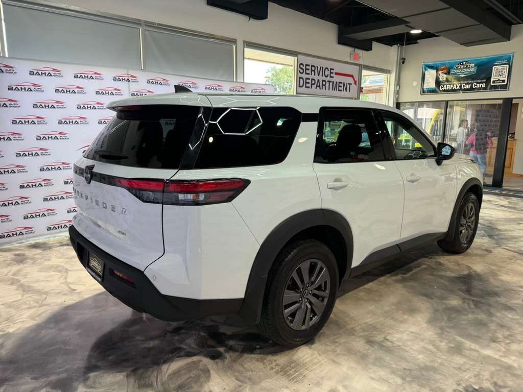Used 2024 Nissan Pathfinder S AWD/4WD image 10
