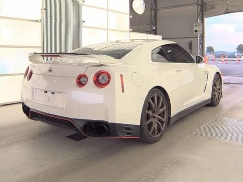 Used 2015 Nissan GT-R Premium AWD/4WD image 7