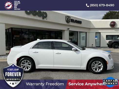 Used 2022 Chrysler 300 Touring image 4