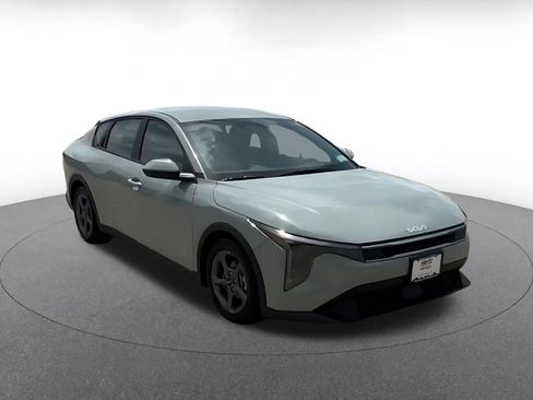 Used 2025 Kia K4 FWD image 3