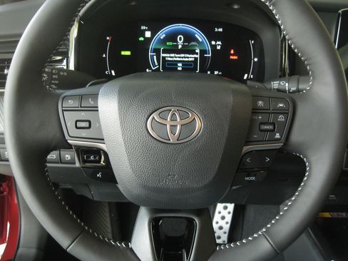 New 2026 Toyota Camry SE image 9