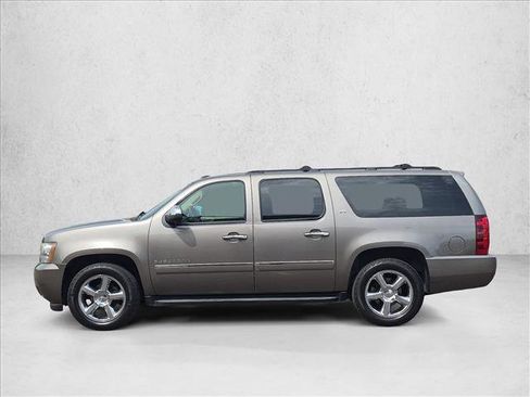 Used 2011 Chevrolet Suburban LTZ RWD image 9
