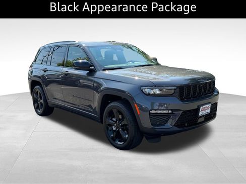 Used 2025 Jeep Grand Cherokee Limited w/ Luxury Tech Group II AWD/4WD image 4