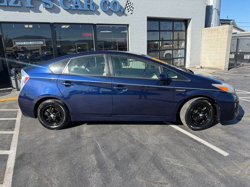 Used 2014 Toyota Prius Two image 2