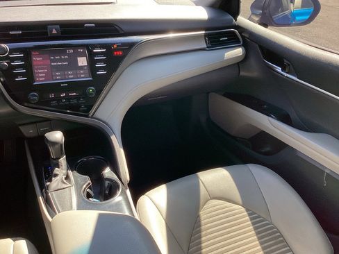 Used 2020 Toyota Camry SE w/ Convenience Package image 15