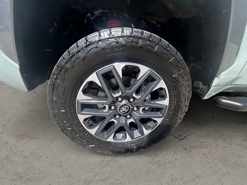 Used 2025 Toyota Tundra Limited AWD/4WD image 14