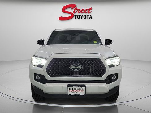 Certified 2022 Toyota Tacoma Limited w/ Nightshade Package AWD/4WD image 6