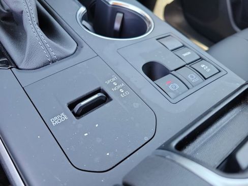 Used 2025 Toyota Highlander XLE image 13