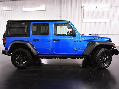 Used 2023 Jeep Wrangler Unlimited image 8