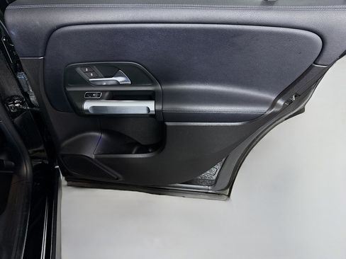 Used 2020 Mercedes-Benz GLB 250 image 28