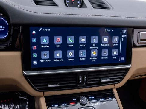 Certified 2023 Porsche Cayenne Platinum Edition image 28