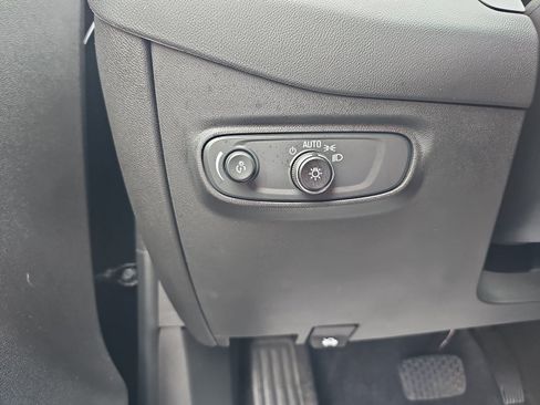 Used 2024 Chevrolet Equinox LS w/ LS Convenience Package FWD image 31