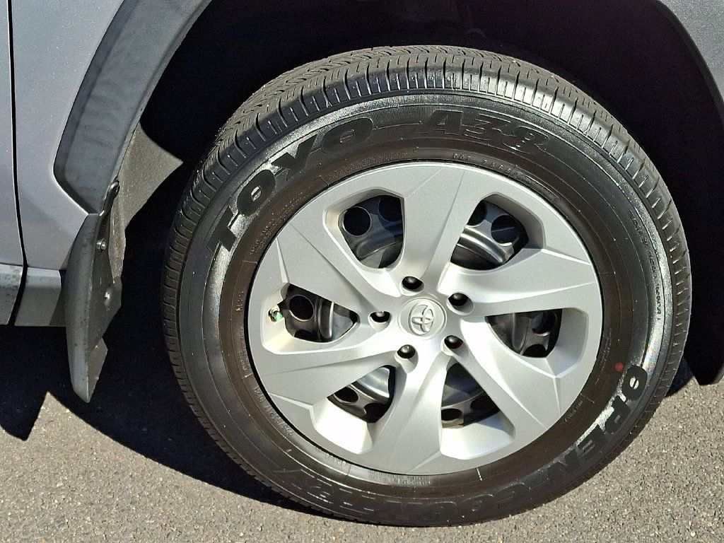 Certified 2024 Toyota RAV4 LE AWD/4WD image 7