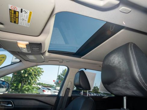 Used 2022 Nissan Rogue Platinum w/ Head-Up Display Package FWD image 17